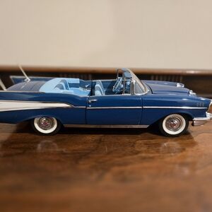 Danbury Mint Blue and Silver Classic Convertible Model